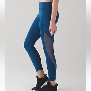 Lululemon Sole Training Tankless Water, size 4